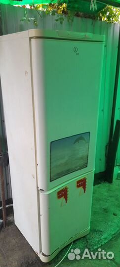 Холодильник бу indesit