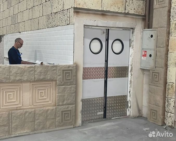 Маятниковая дверь