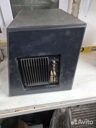 Активный сабвуфер в авто