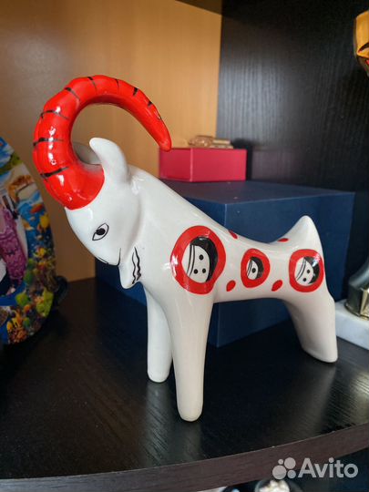 Фарфоровая статуэтка 