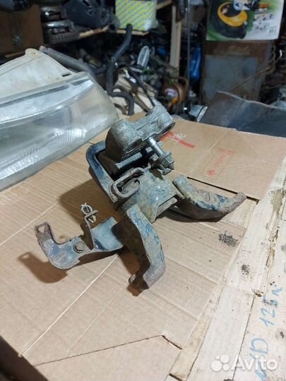 Подушка двигателя правая для Toyota Corolla 150