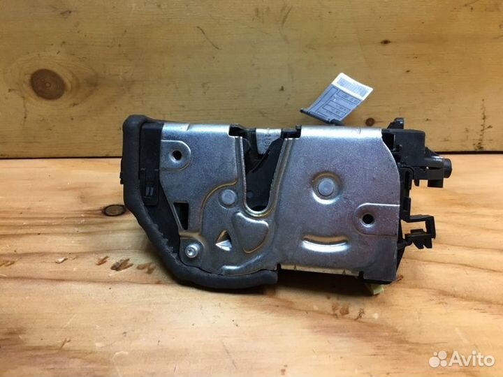 Замок дверной лев. перед. BMW 320