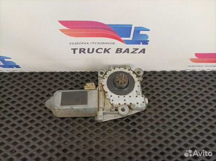 Моторчик стеклоподъемника правый