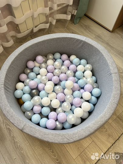 Сухой бассейн с шариками