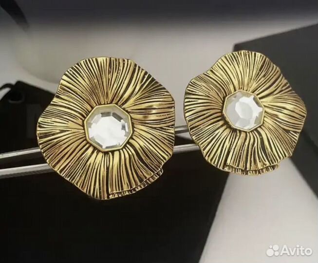 Клипсы Yves Saint Laurent