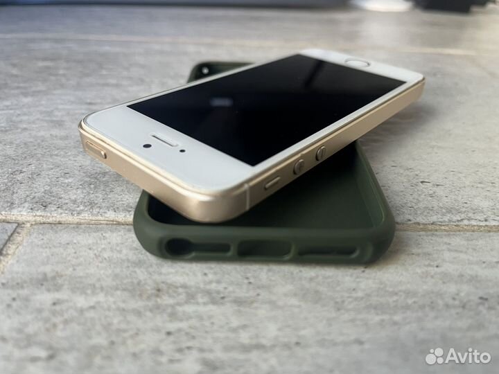 iPhone SE, 64 ГБ