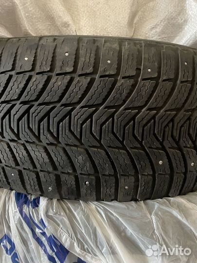 Michelin Agilis X-Ice North 245/45 R19 и 275/45 R19