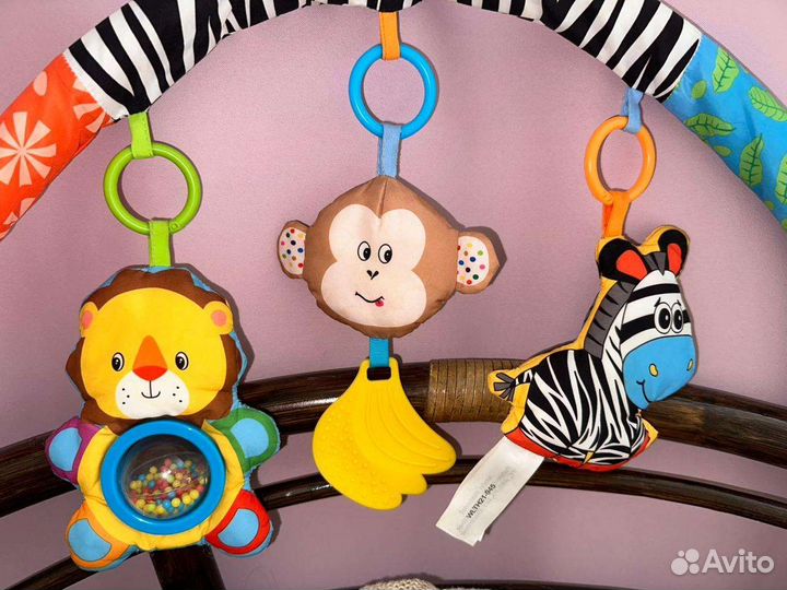 Дуга с игрушками