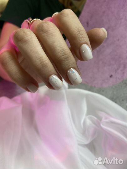 Модель на маникюр за расходник