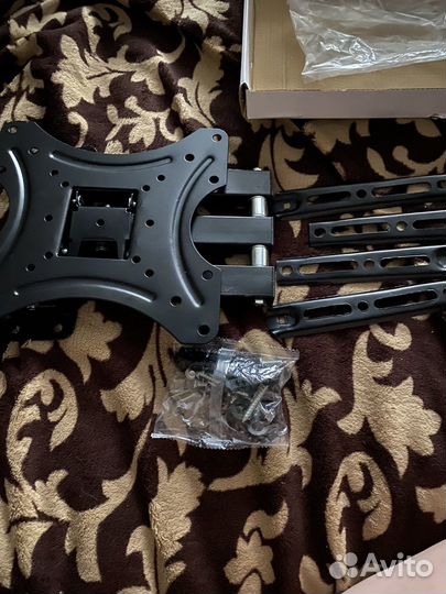 Абсолютно новый кронштейнер, не подошел