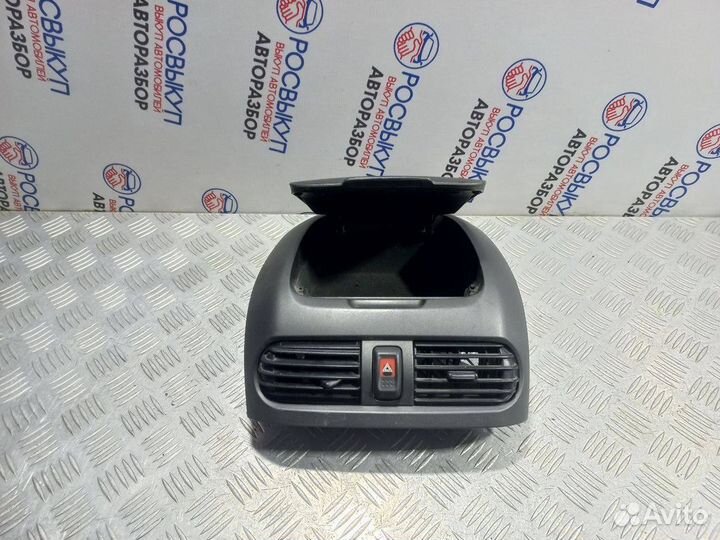Дефлекторы / ящик центральной консоли Nissan Sunny