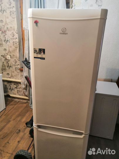 Холодильник Indesit на запчасти