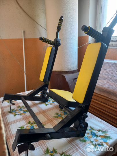 Турник навесной с мягкой спинкой и подлокотниками