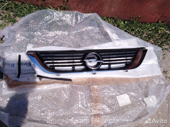 Решетка радиатора Opel Vectra B