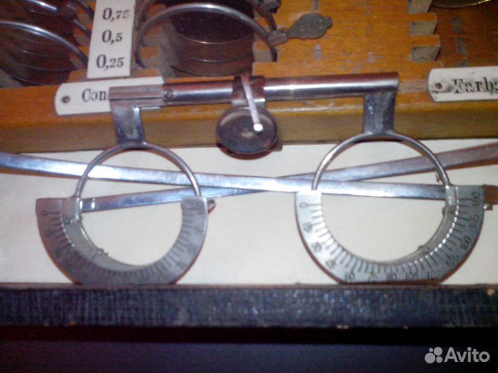 Антикварный набор линз для подбора очков