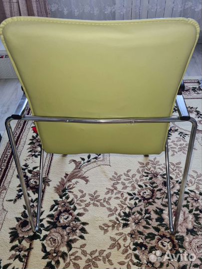 Стул офисный кожаный