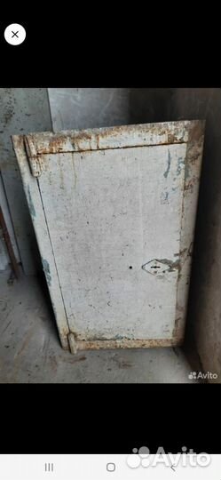 Сейф металлический