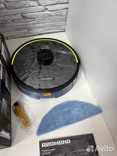 Робот пылесос Redmond