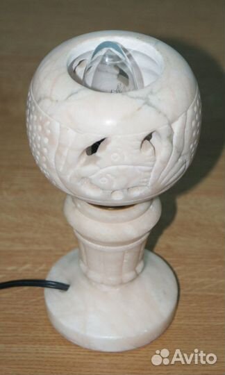 Лампа настольная из розового мрамора