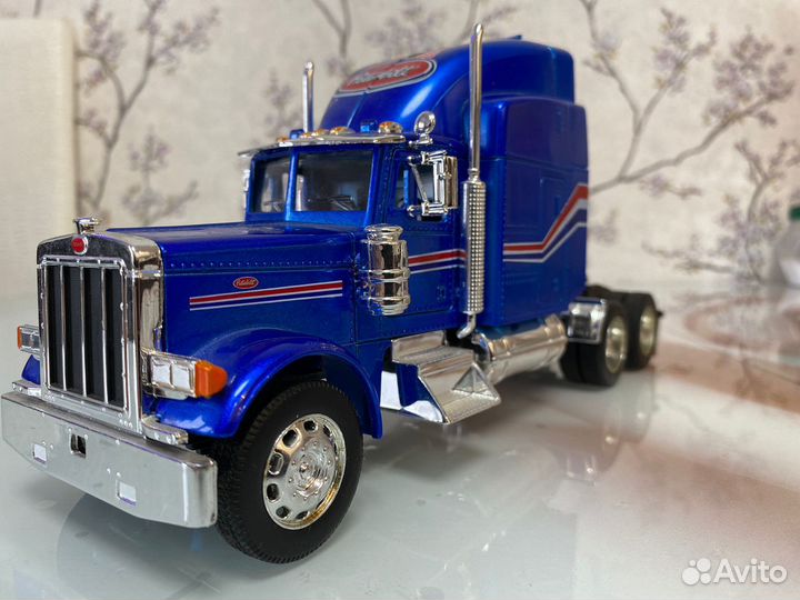 Модель тягача Peterbilt 379 Welly 1:32