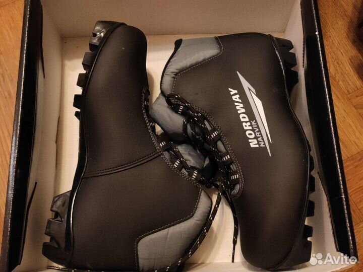 Лыжные ботинки