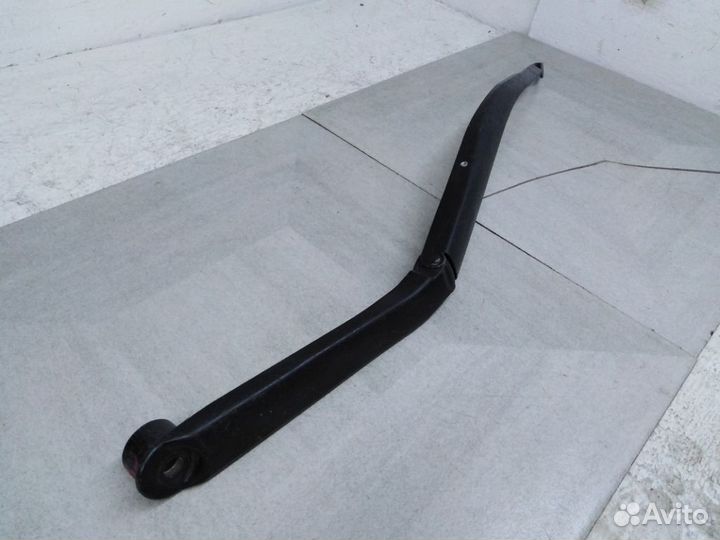 Поводок стеклоочистителя передний