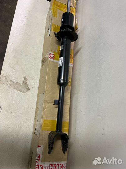 Амортизатор задний левый Genesis G80