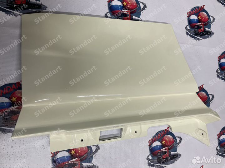 Накладка двери нижняя правая (белая)