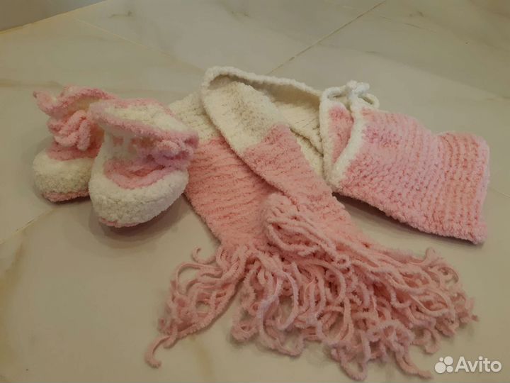 Комплект шапка и шарф пинетки для девочки