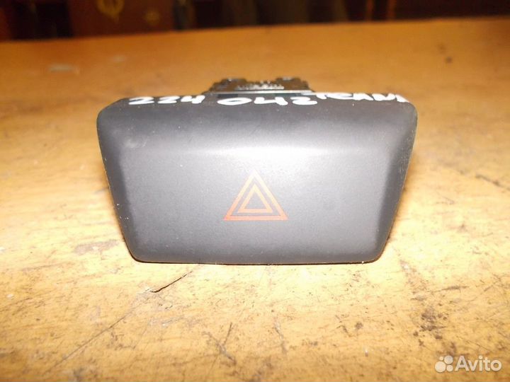 Кнопка аварийной сигнализации (Nissan Teana)