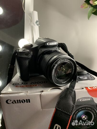 Зеркальный фотоаппарат Canon EOS 2000D Kit 18-55
