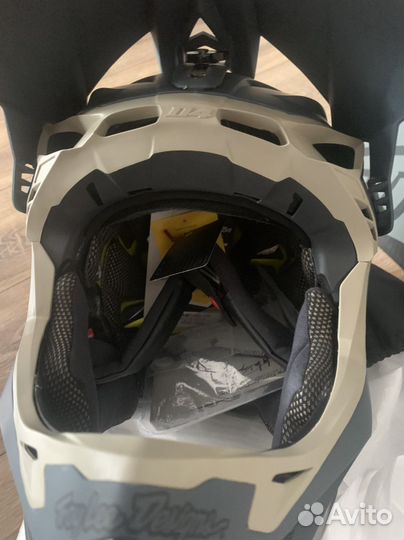 Шлем troy lee designs D4 Composite Mips