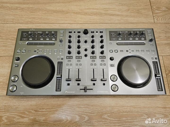 DJ-контроллер Pioneer DDJ-T1