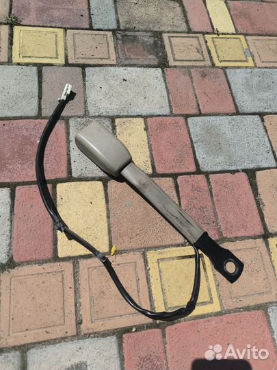 Nissan tiida Latio 2005. Замок ремня безопасности