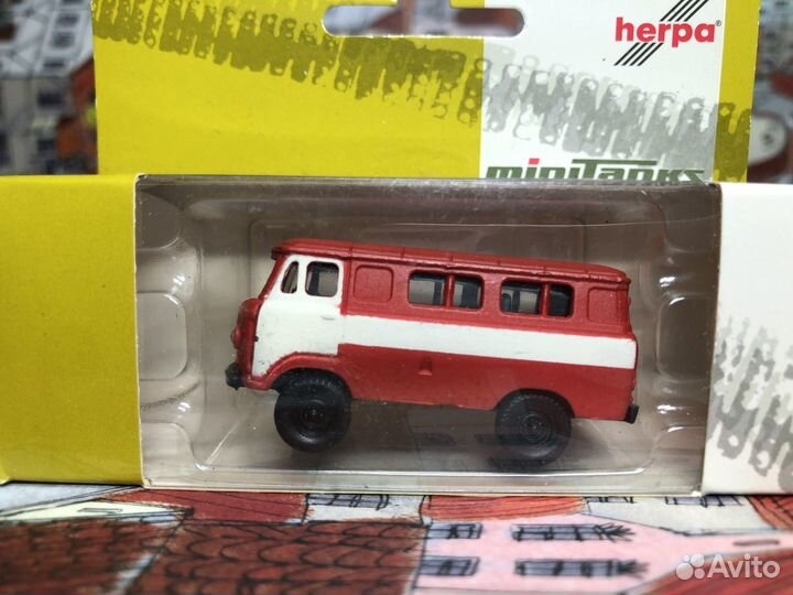 Модель автомобиля УАЗ 452 мчс 1/87 HO