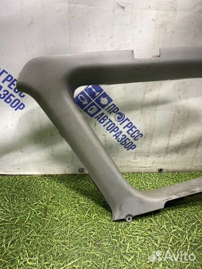 Обшивка багажника задняя правая Toyota Avensis