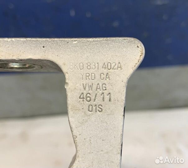 Петля двери передняя правая Volkswagen Jetta 6 5C6