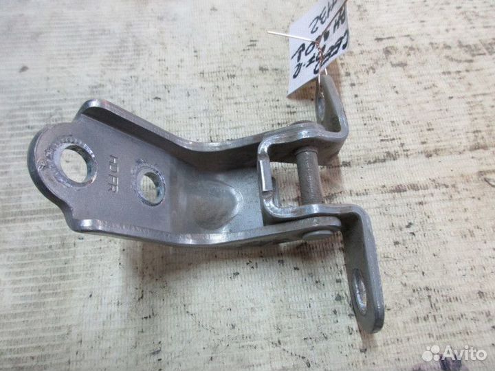 Петля двери задней правой нижняя Kia Ceed 2007-201
