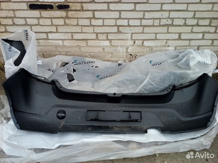 Sandero 2009-2014 задний бампер с трещиной