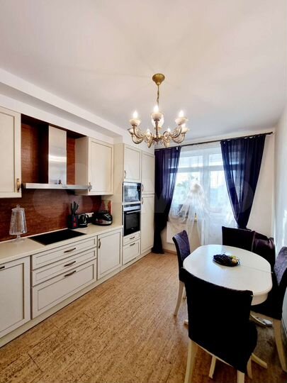 3-к. квартира, 82 м², 4/5 эт.