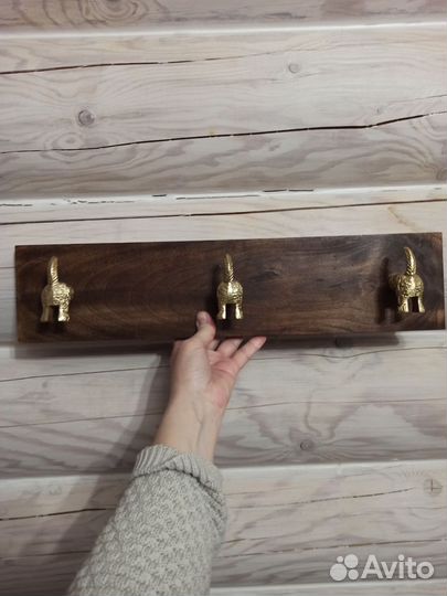 Вешалка настенная 3 крючка. Дерево. Новая