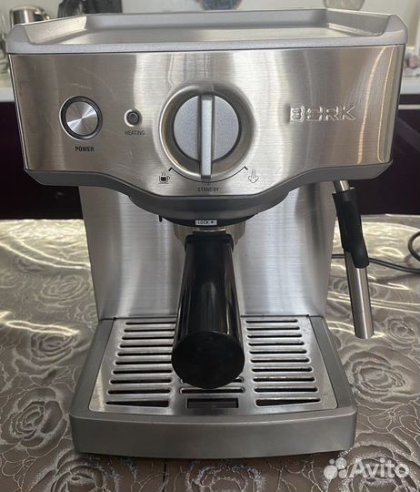 Кофеварка рожковая bork С700 с капучинатором