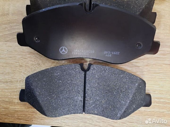 Комплект колодок тормозных передних V447