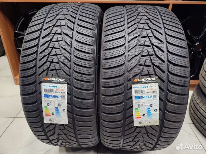 Hankook Winter I'Cept Evo 3 X W330A 265/35 R22 и 295/30 R22 103W