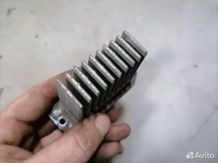 Резистор отопителя Mitsubishi Carisma 1999-2003