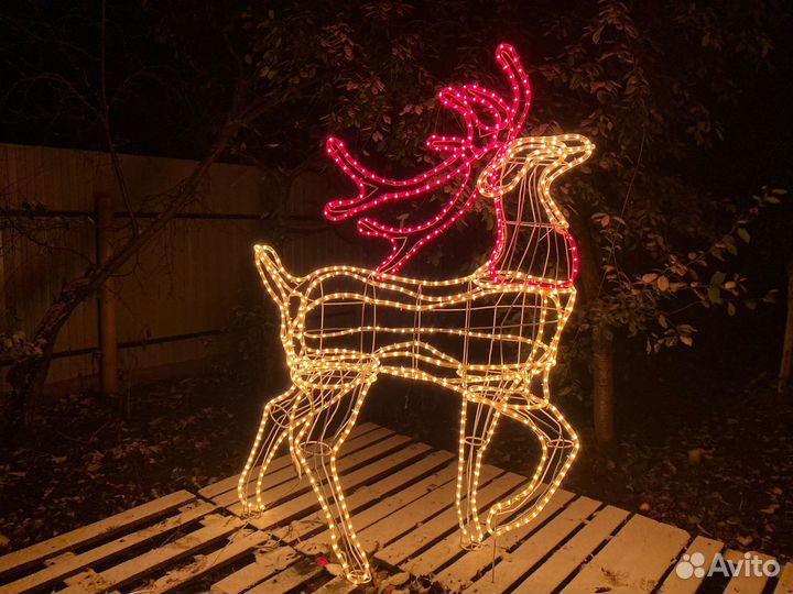 Олень гордый из проволоки