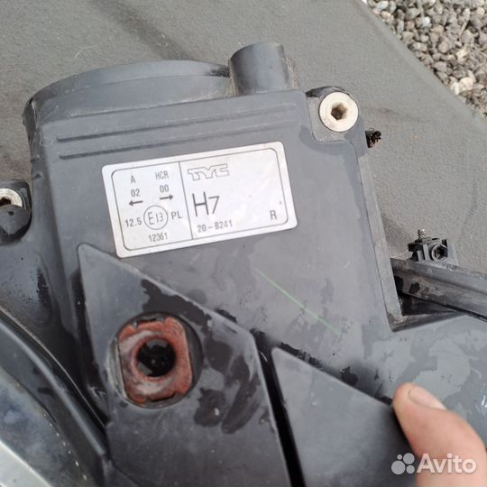 Фара передняя правая Volkswagen Passat B6