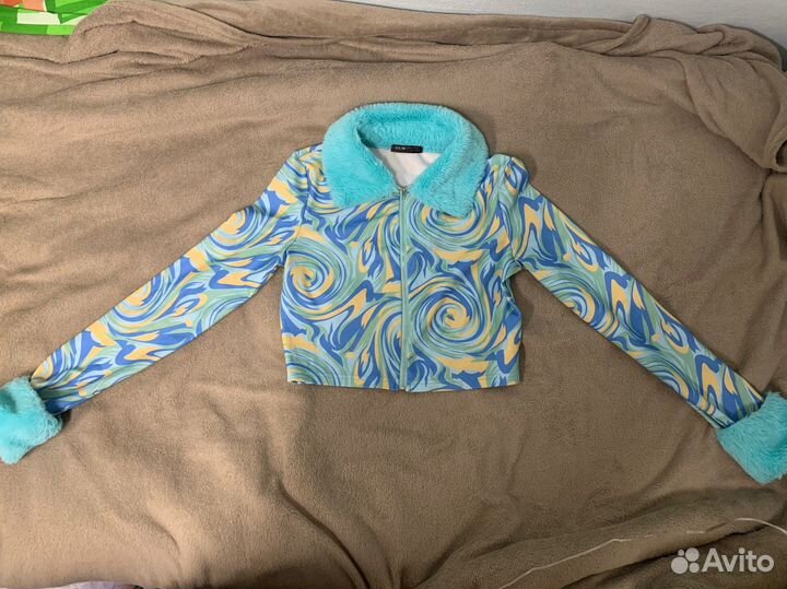 Необычный топ с искусивенными вставками