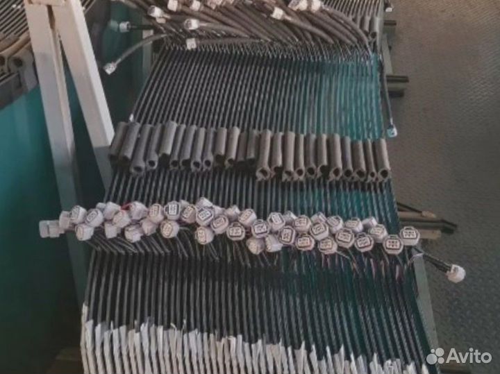 Стекло дверное верхнее левое с отверстиями Fiat