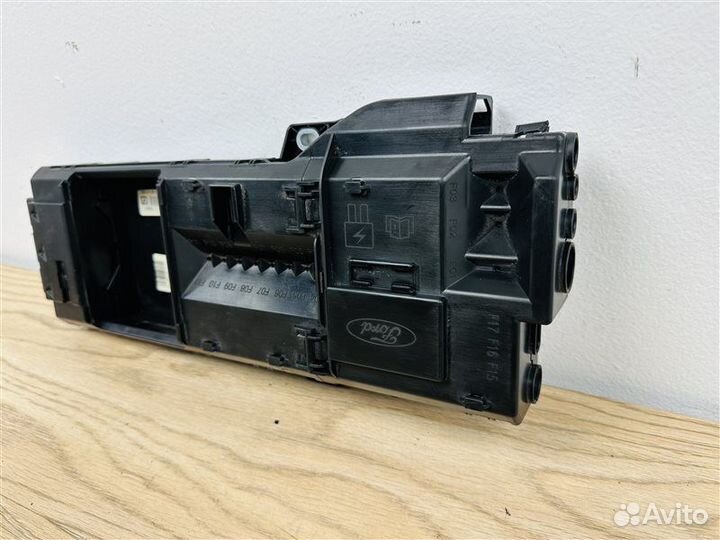 Блок предохранителей Ford Transit 8 2.2D 2014-2023